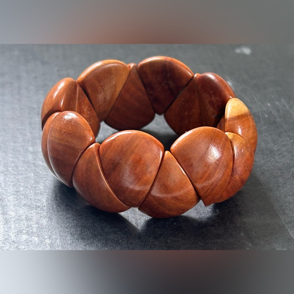🎉2/$15 VINTAGE WOODEN BRACELET STRETCHY - Picture 2 of 3